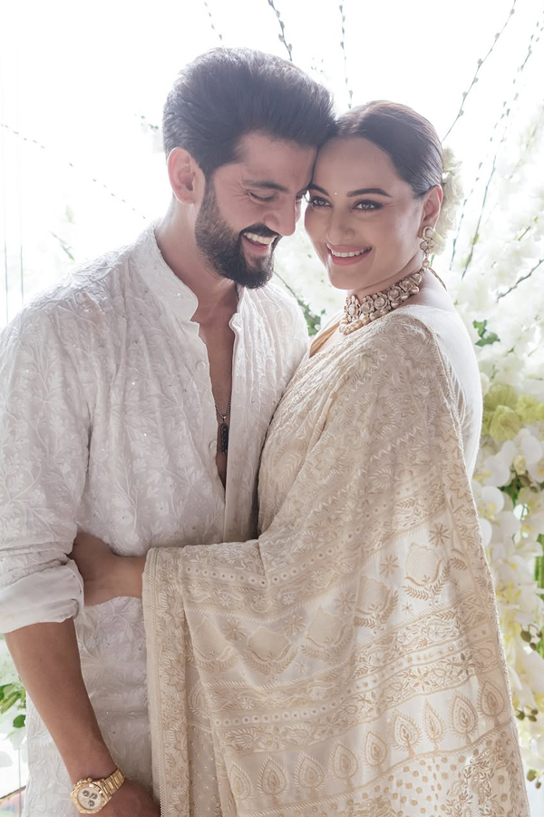 Sonakshi Sinha SLAMS Troll Claiming Her Divorce From Zaheer Iqbal Photos2