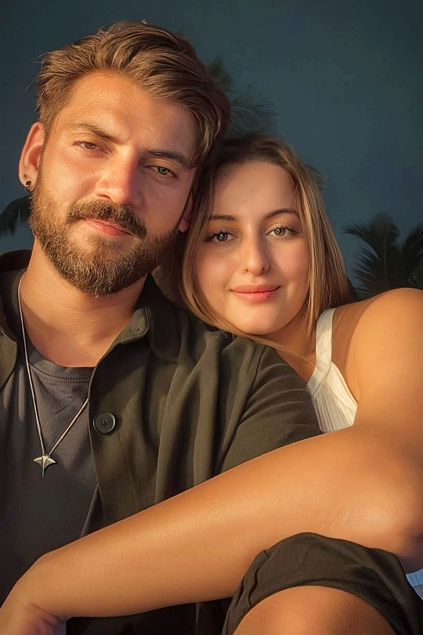 Sonakshi Sinha SLAMS Troll Claiming Her Divorce From Zaheer Iqbal Photos4