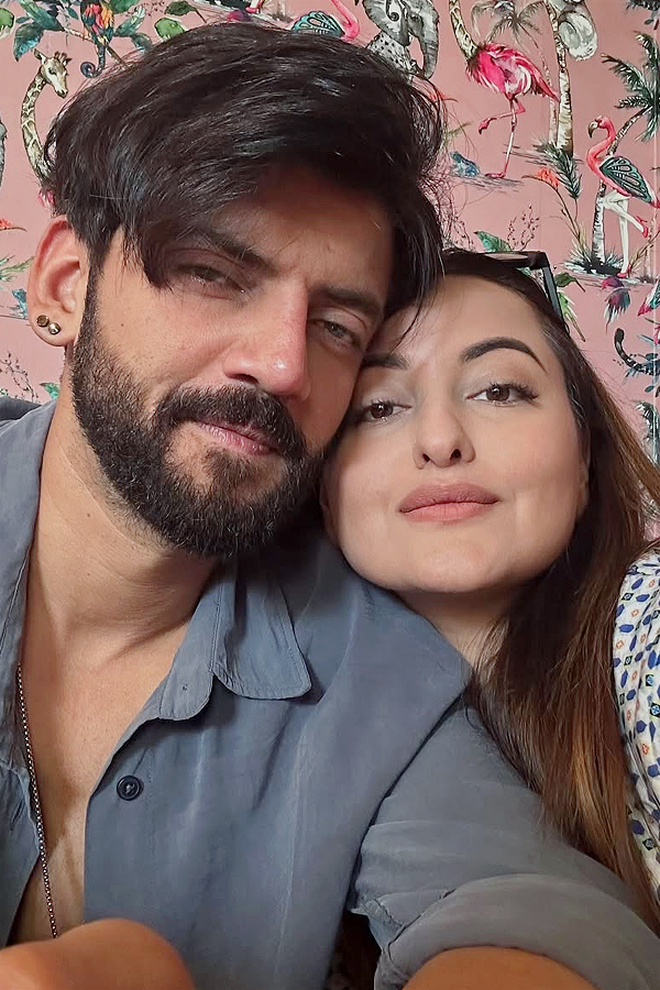 Sonakshi Sinha SLAMS Troll Claiming Her Divorce From Zaheer Iqbal Photos8