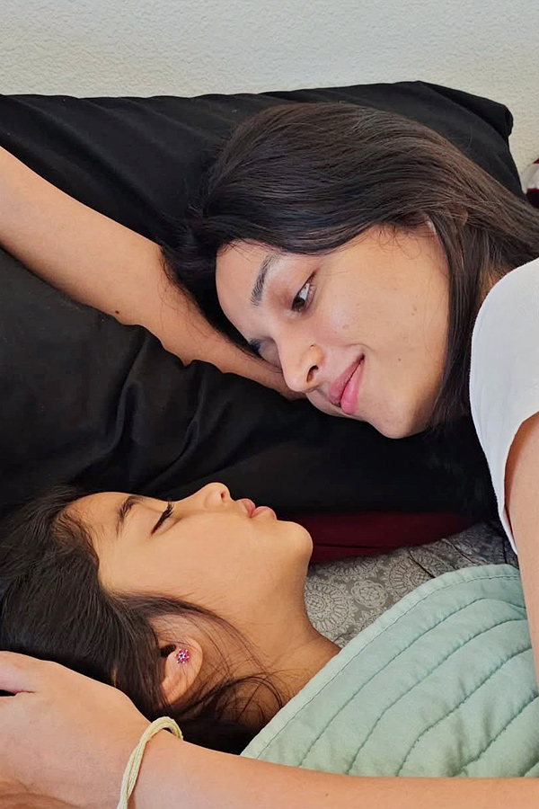 Actress Srinidhi Shetty picks up and plays with her baby Photos Viral14