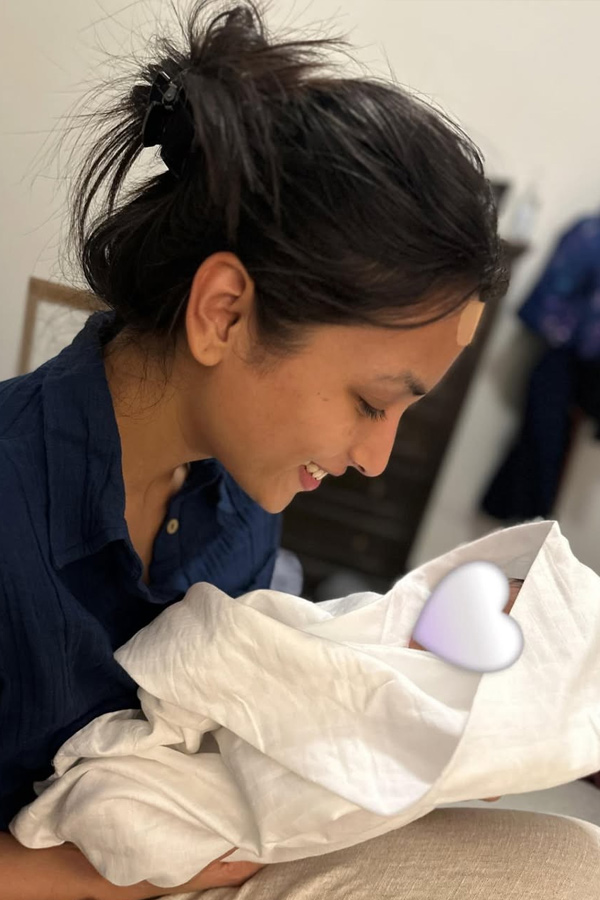 Actress Srinidhi Shetty picks up and plays with her baby Photos Viral17