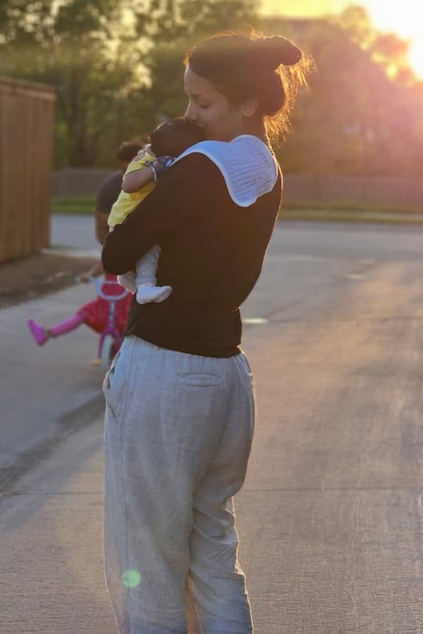 Actress Srinidhi Shetty picks up and plays with her baby Photos Viral3