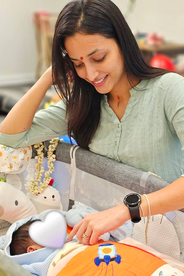 Actress Srinidhi Shetty picks up and plays with her baby Photos Viral6