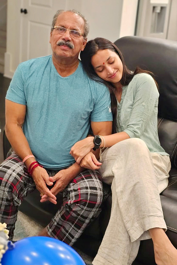 Actress Srinidhi Shetty picks up and plays with her baby Photos Viral7