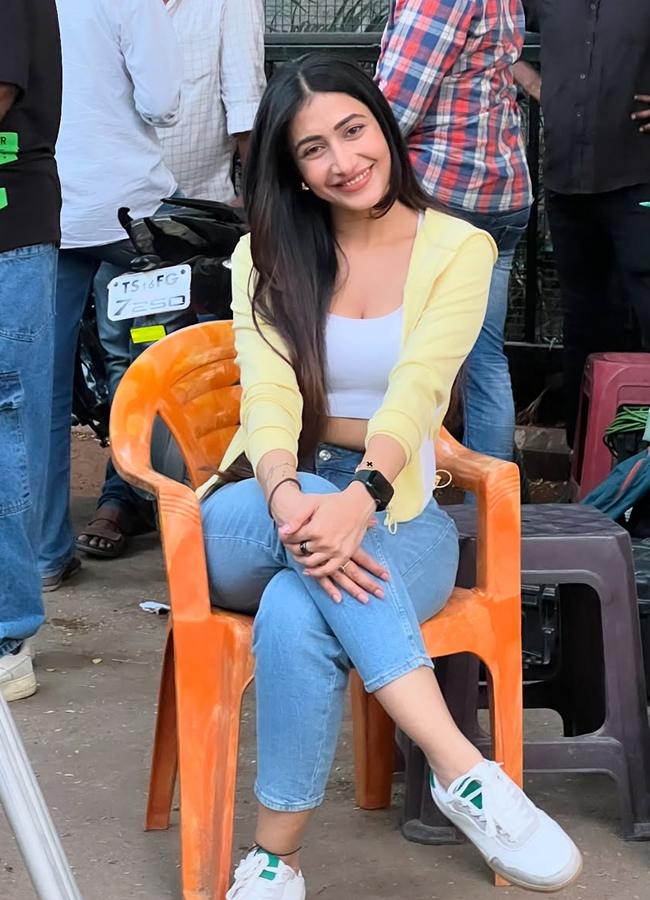Dhanashree Varma on the sets of Dil Raju banner 'Aakasham Dati Vastava' movie4