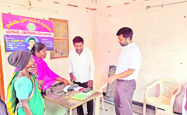 బియ్యం పంపిణీ పరిశీలన
1