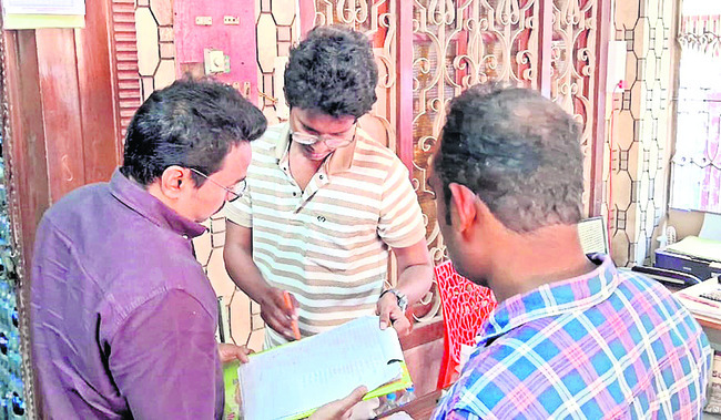 ఇంటర్ పుస్తకాల పంపిణీ 1