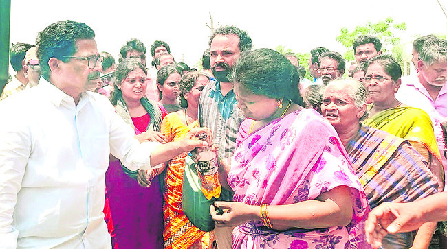 కమిషనర్ అత్యుత్సాహం 1