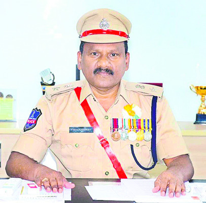 అమ్మవారిని దర్శించుకున్న అదనపు కలెక్టర్2