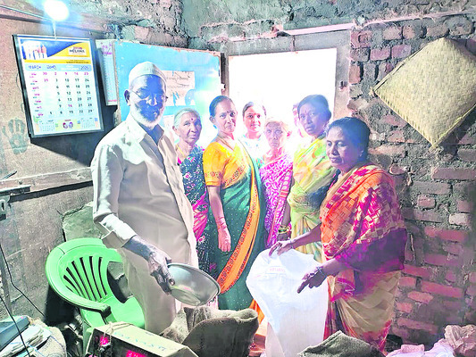 సన్నబియ్యం పంపిణీ 1