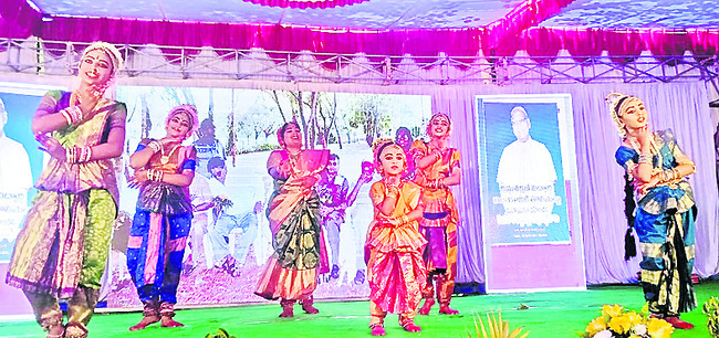 అపూర్వ సమ్మేళనం1