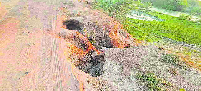 సీఎం సభకు వెళ్లేందుకు ఇబ్బందులు పడిన ప్రజలు 1