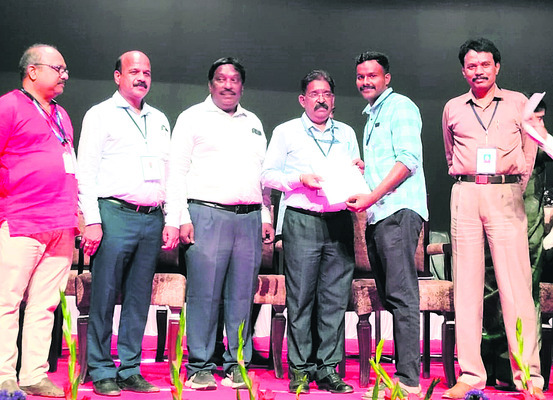 తల్లిదండ్రులే స్ఫూర్తిప్రదాతలు1