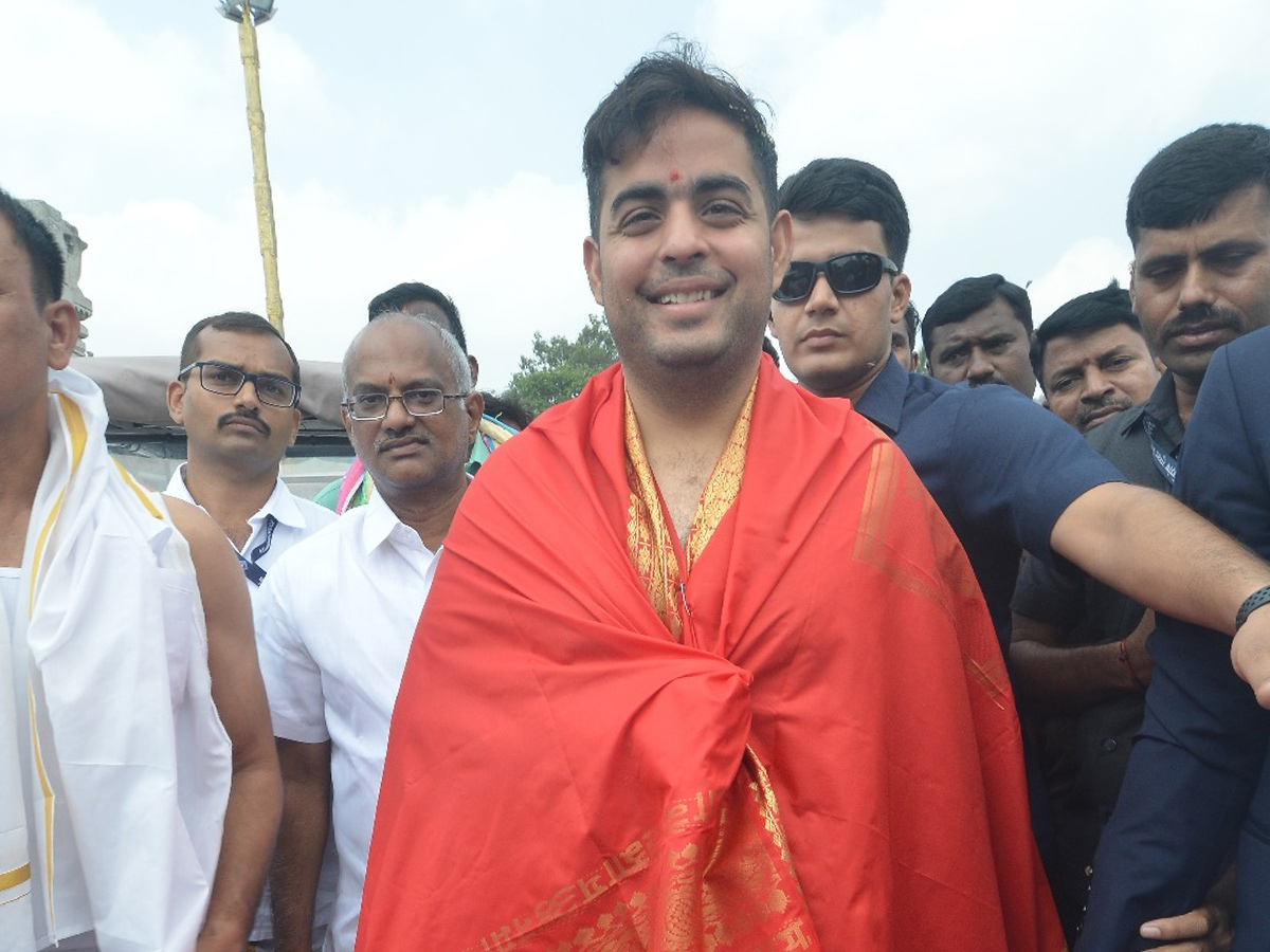 Akash Ambani offered prayers at Tirupati Balaji Temple and visited Goshala in Tirumala Photos4