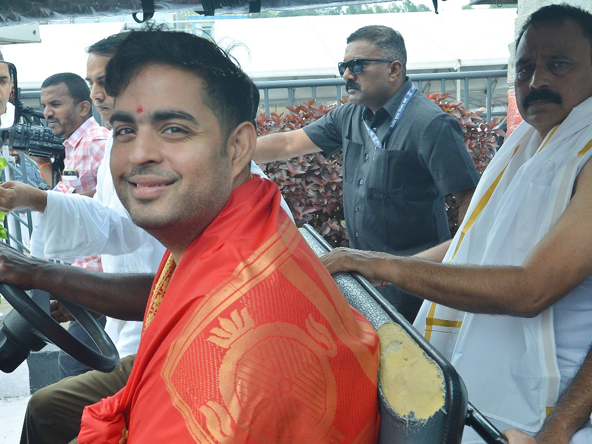 Akash Ambani offered prayers at Tirupati Balaji Temple and visited Goshala in Tirumala Photos6