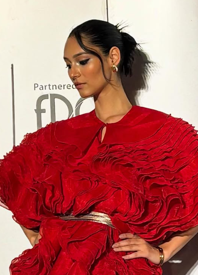 Meet this sensational Model Who Was Behind Janhvi At LFW Photos2