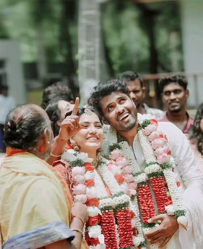 Bigg Boss Tamil 5 couple Pavani Reddy and Amir ADS Wedding photos goes viral16
