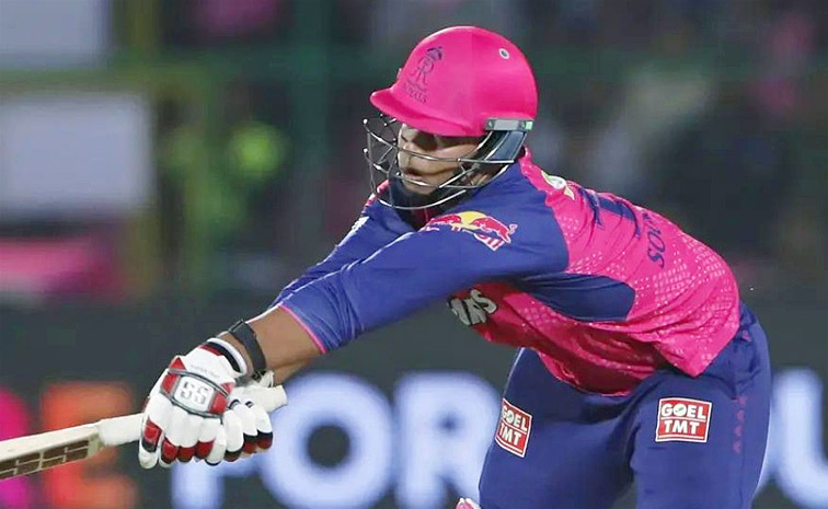 14-year old Vaibhav Suryavanshi smashes His first IPL Delivery for SIX Photos6