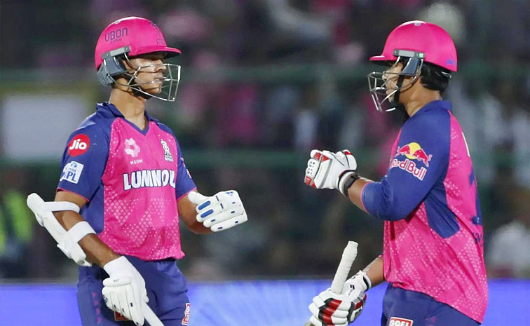 14-year old Vaibhav Suryavanshi smashes His first IPL Delivery for SIX Photos7