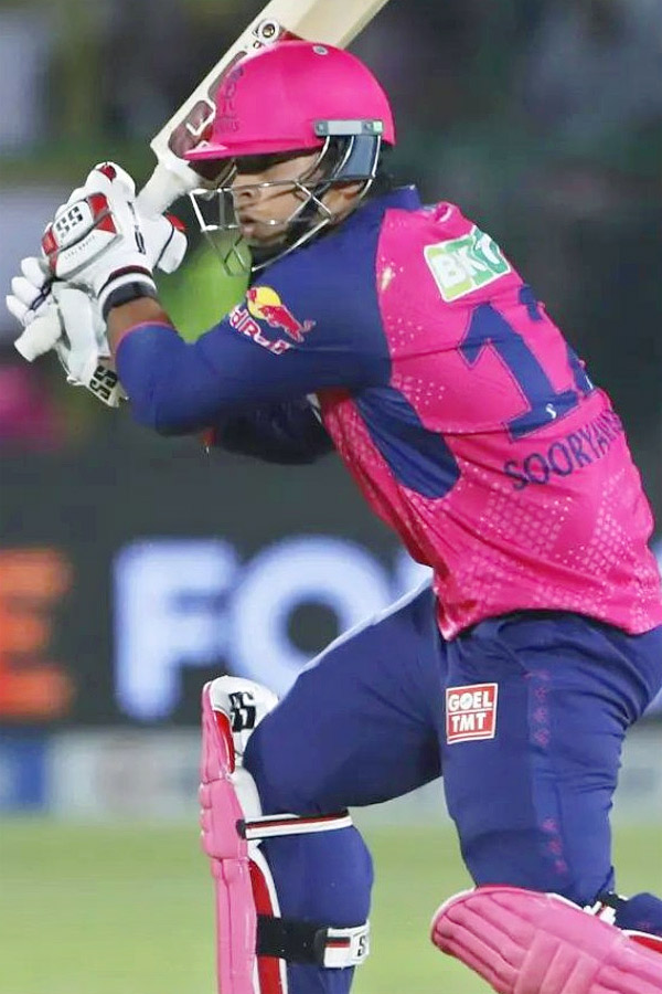 14-year old Vaibhav Suryavanshi smashes His first IPL Delivery for SIX Photos8