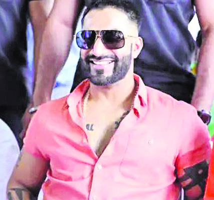 కుటుంబ గొడవలా, బయటివారా? 5