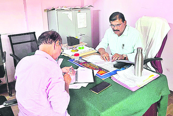 దుర్గమ్మ సేవలో జడ్జి
1