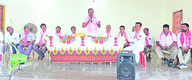 దుర్గమ్మ సేవలో జడ్జి
2