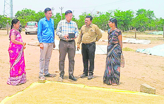 దుర్గమ్మ సేవలో జడ్జి
3