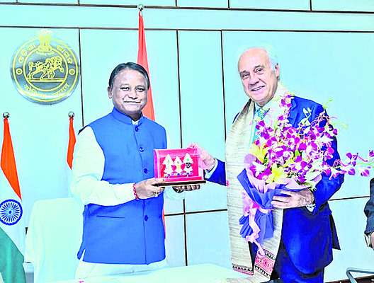 సీఎంతో సుదర్శన్ పట్నాయక్ భేటీ1