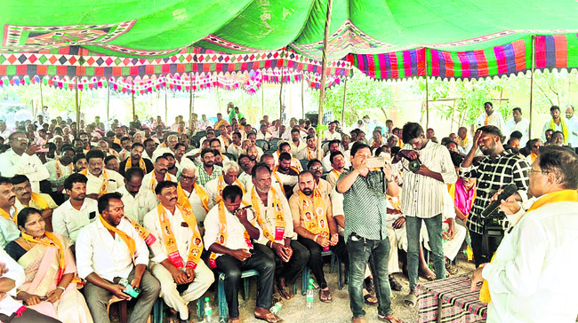 బాబు బర్త్డే వేడుకలో మారని తమ్ముళ్ల తీరు1
