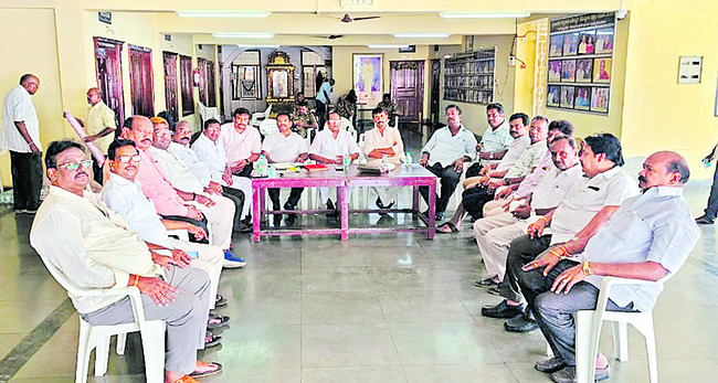 శ్రీవాసవీ ఆలయంలో సమావేశం 1