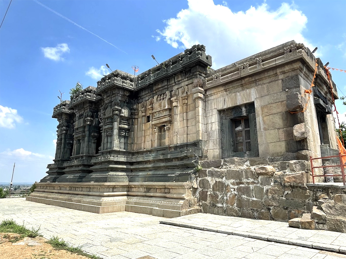 Dichpally Ramalayam is a Lord Rama temple located in Nizamabad Photos2