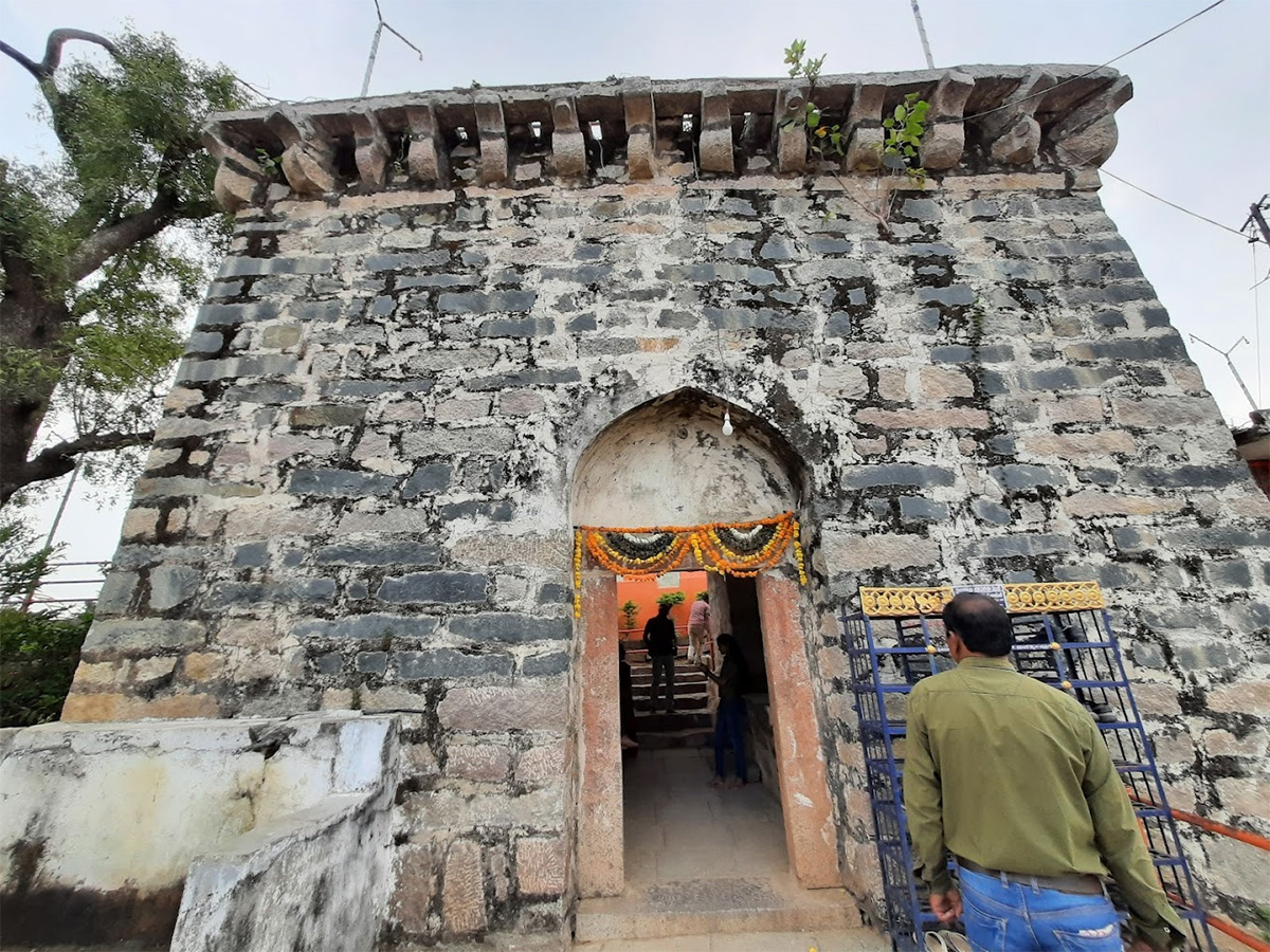 Dichpally Ramalayam is a Lord Rama temple located in Nizamabad Photos6