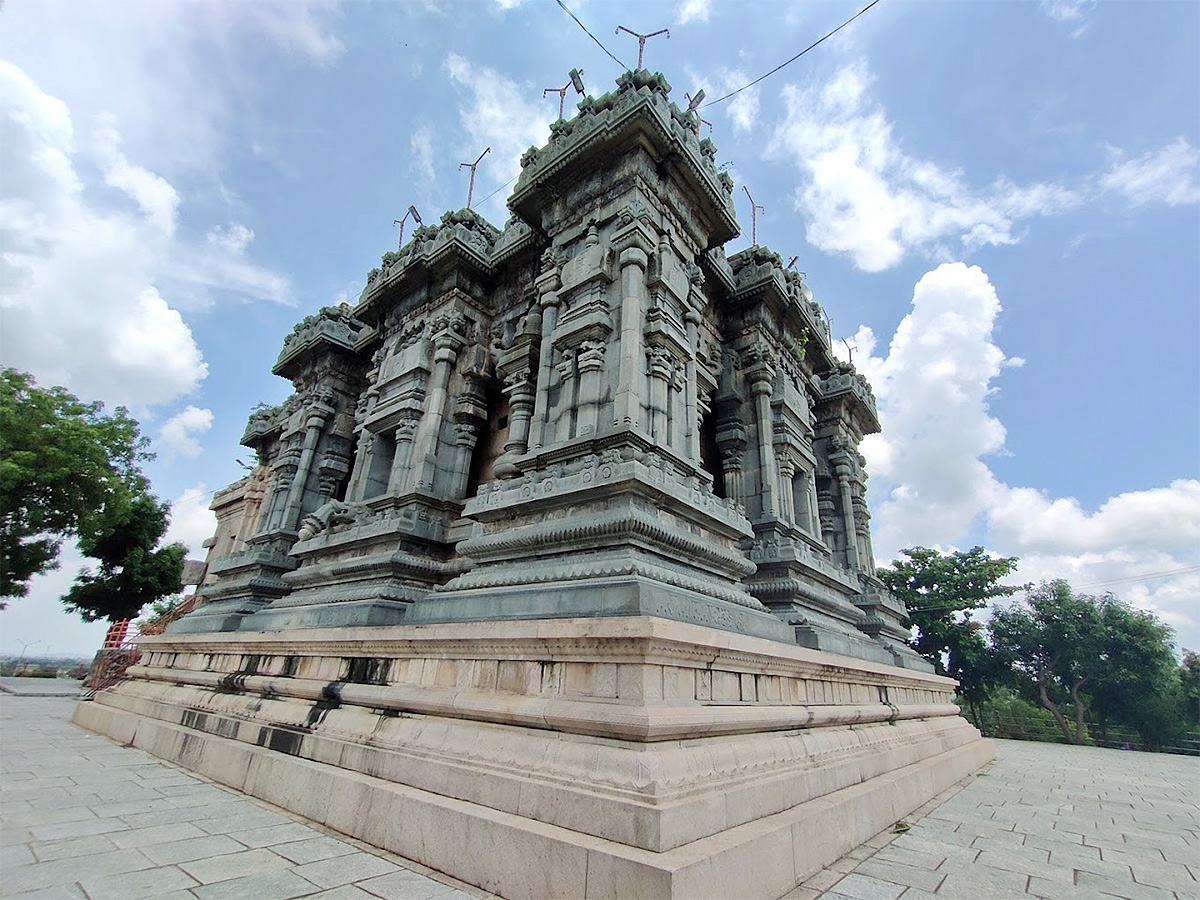 Dichpally Ramalayam is a Lord Rama temple located in Nizamabad Photos10