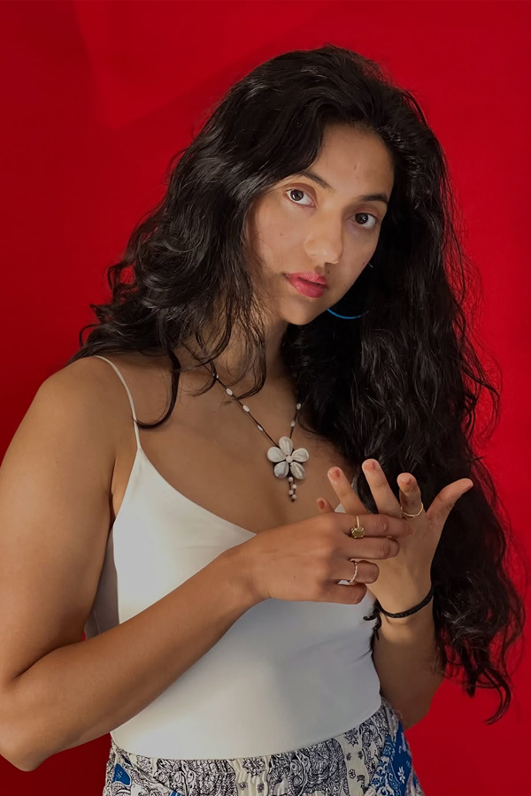 Meet Patanis Beautiful Sister Khushboo Who worked The Indian Army1