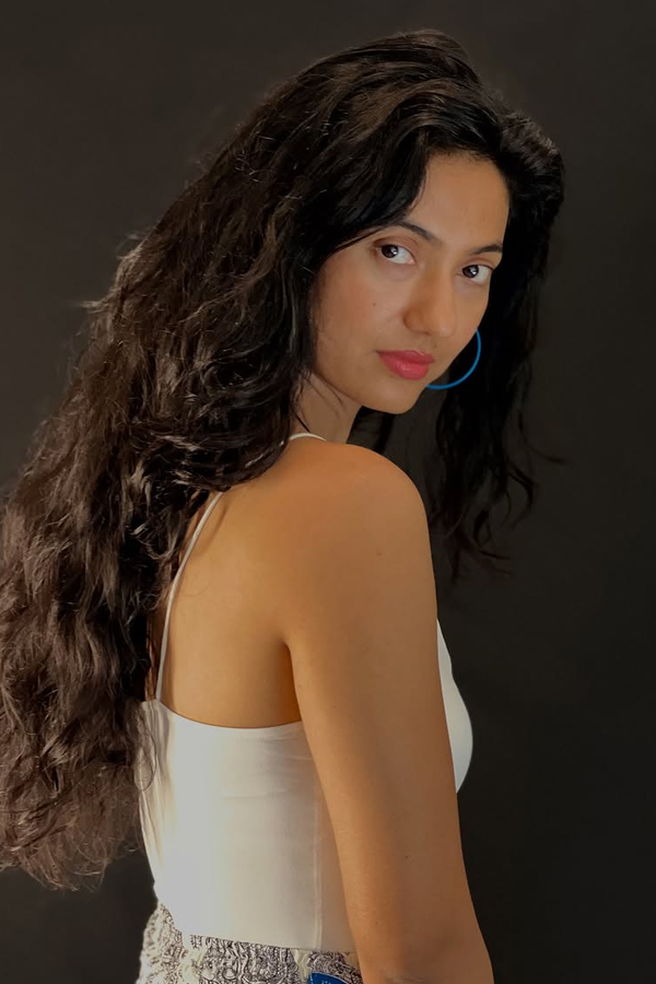 Meet Patanis Beautiful Sister Khushboo Who worked The Indian Army3