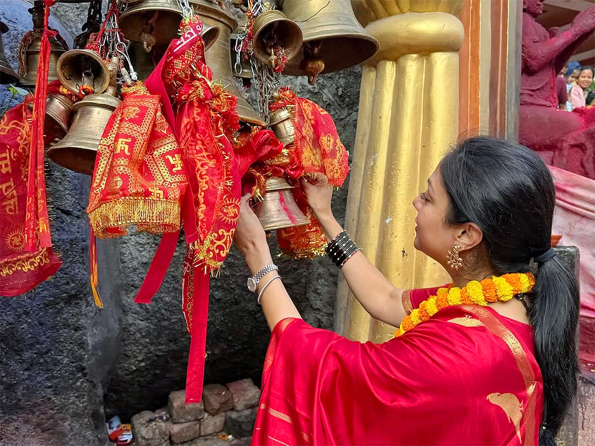 actress jyotika husband surya visited the sacred Shakti peethas3