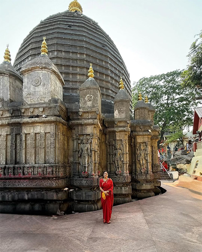 actress jyotika husband surya visited the sacred Shakti peethas5
