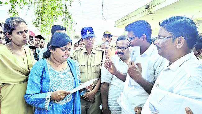 పేదల భూములు జోలికొస్తే ఊరుకోం 1