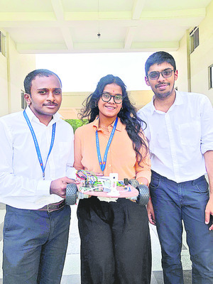 ఏఐతో కలుపుతీసే రోబో1