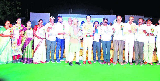 చిన్నప్పటి నుంచే ఉన్నత లక్ష్యంతో చదవాలి1
