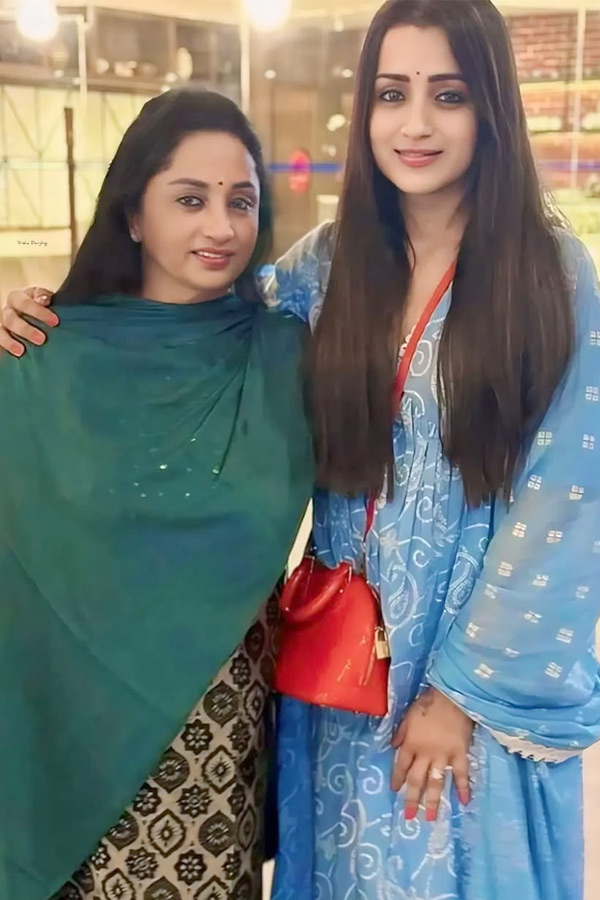 Have you seen Trisha mother? She Pretty than her! Photos2