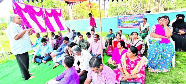 ఎన్ఐ యాక్ట్ కేసులు పరిష్కరించుకోవాలి
2