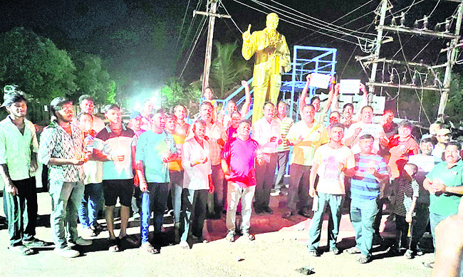 ఉగ్రదాడుల్లో మృతులకు నివాళి 1