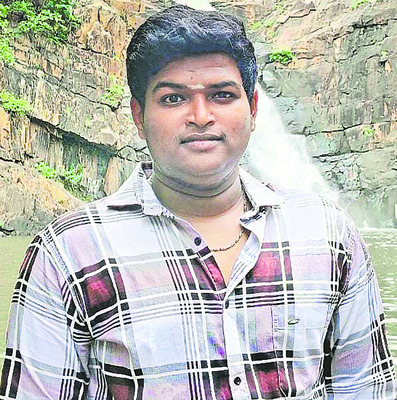 కారు ఢీకొని యువకుడు మృతి
1