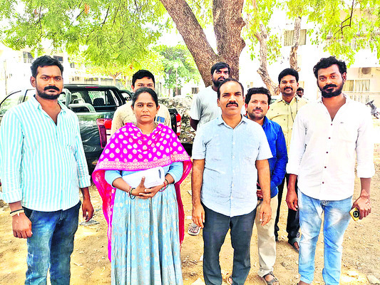 ట్రేడింగ్ పేరుతో కోట్లు వసూలు 1