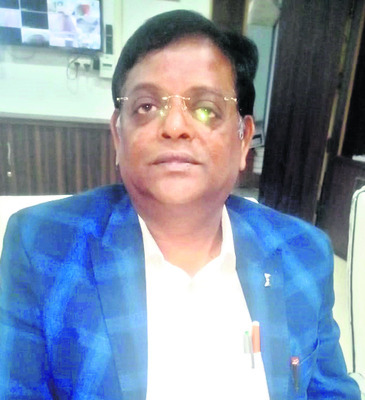 ఒత్తిళ్లకు తలొగ్గి.. 2