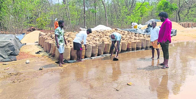 అకాల వర్షం.. ఆగమాగం3