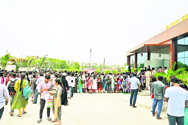 నిరుద్యోగ సమస్యను రూపుమాపుతాం1