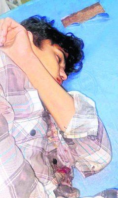 పాదయాత్ర భక్తులను ఢీకొట్టిన లారీ 2